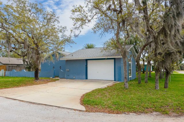 566 W Tropic Way, St Augustine, FL 32080