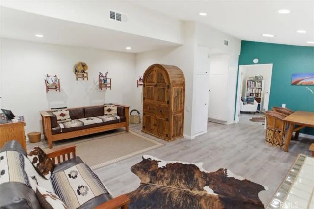 19203 Avenue Of The Oaks, C, Newhall, CA 91321