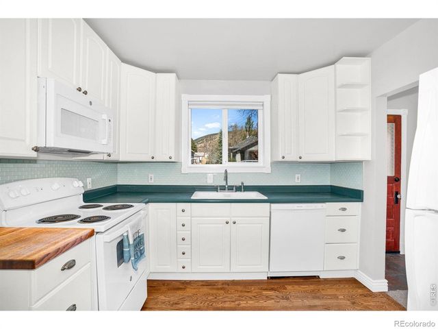 421 Stickney Avenue, Lyons, CO 80540