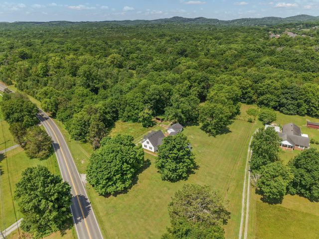 6074 Almaville Rd, Smyrna, TN 37167