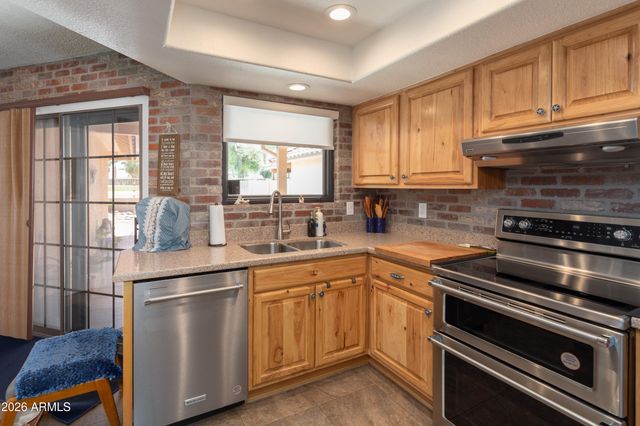 12326 S SHOSHONI Drive, Phoenix, AZ 85044