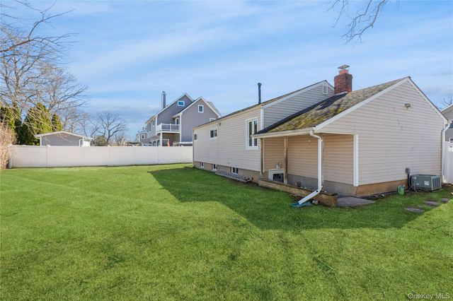 3 Grand Haven Drive, Commack, NY 11725