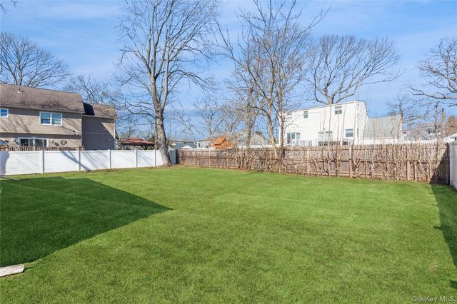 3 Grand Haven Drive, Commack, NY 11725