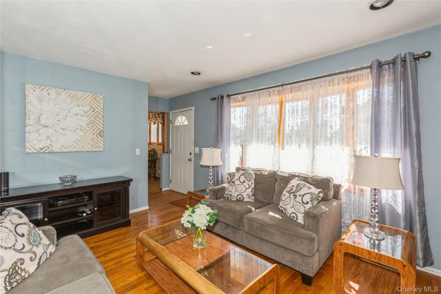 3 Grand Haven Drive, Commack, NY 11725