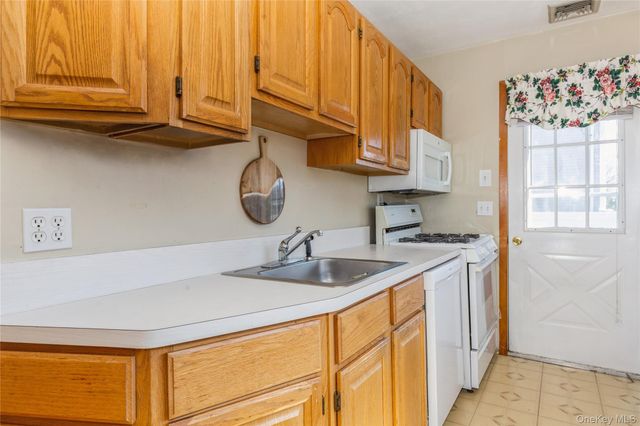 3 Grand Haven Drive, Commack, NY 11725