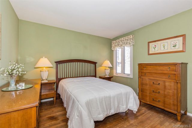 3 Grand Haven Drive, Commack, NY 11725