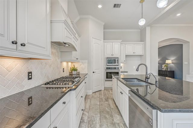 1640 Longwood Glen Lane, Friendswood, TX 77546