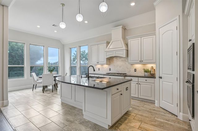 1640 Longwood Glen Lane, Friendswood, TX 77546