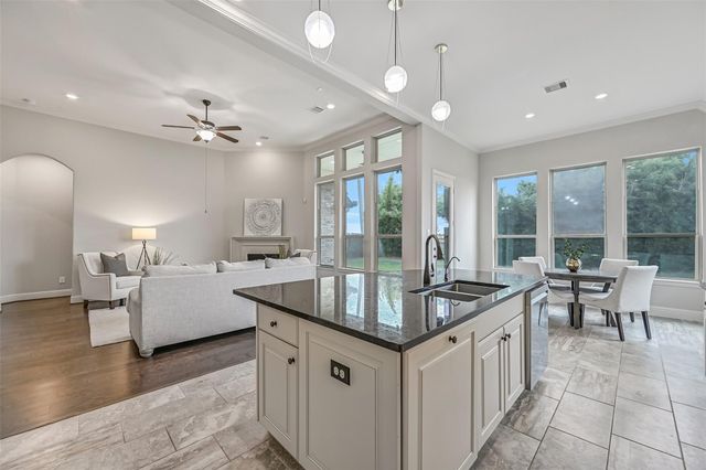 1640 Longwood Glen Lane, Friendswood, TX 77546
