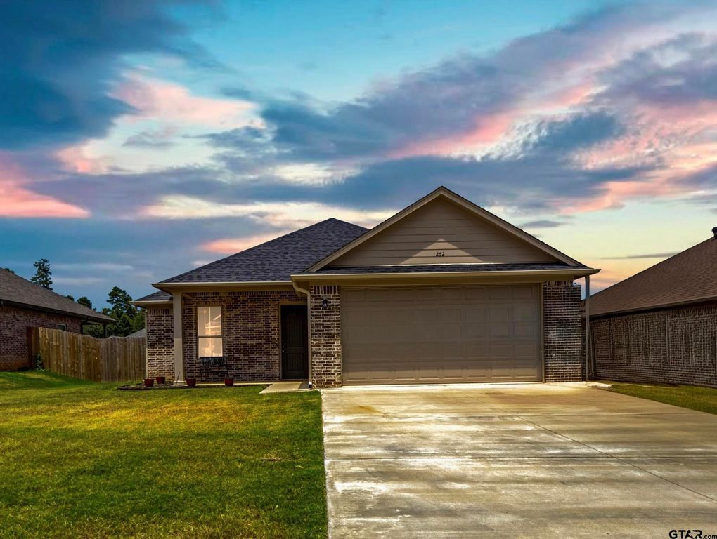 252 Oak Valley, Gilmer, TX 75645