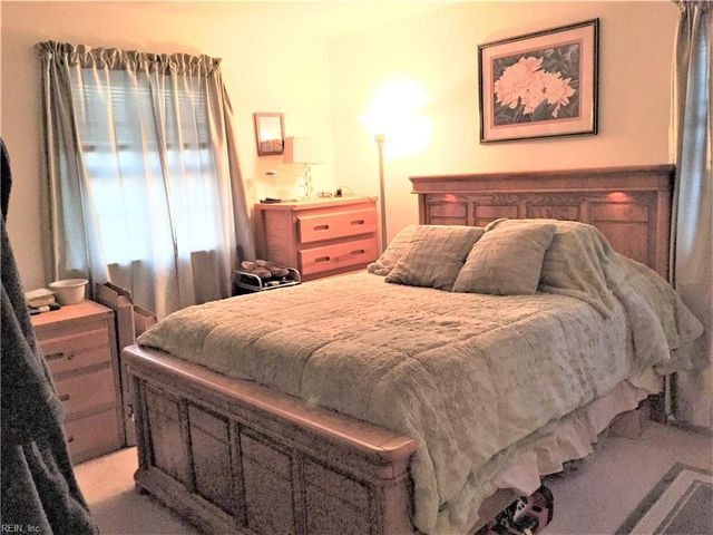 621 Lake DR, Virginia Beach, VA 23451