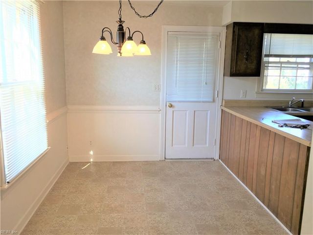621 Lake DR, Virginia Beach, VA 23451