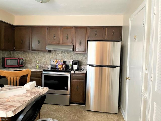 621 Lake DR, Virginia Beach, VA 23451