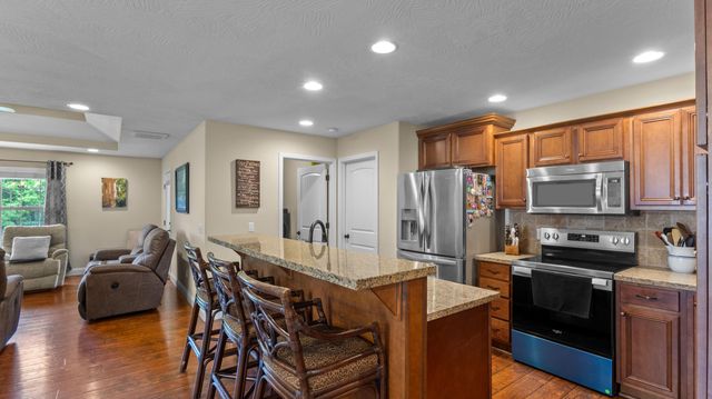 1157 S Maple Grove Avenue, Springfield, MO 65804
