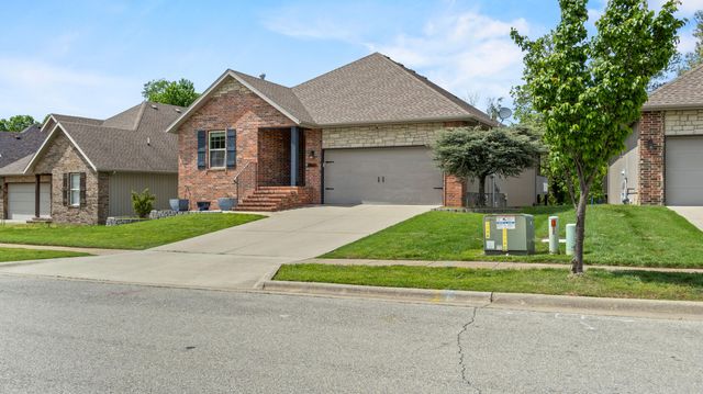 1157 S Maple Grove Avenue, Springfield, MO 65804