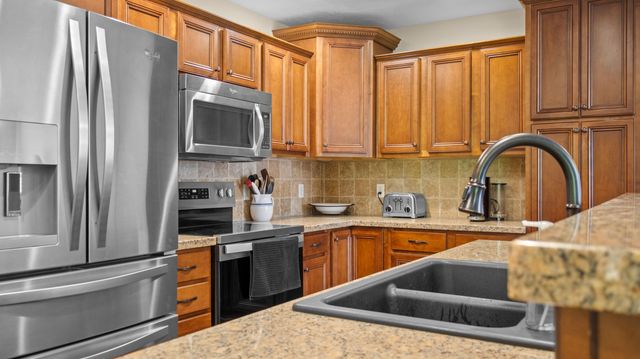 1157 S Maple Grove Avenue, Springfield, MO 65804