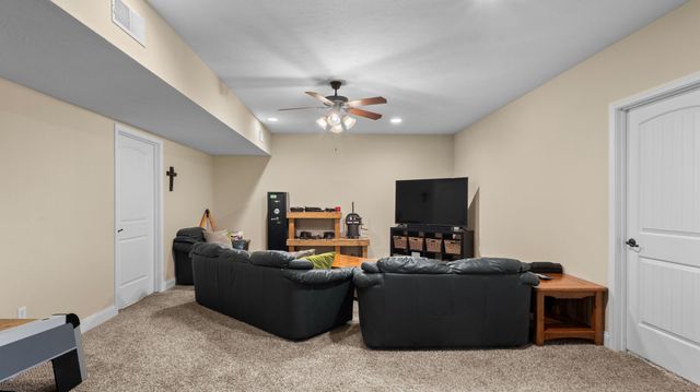 1157 S Maple Grove Avenue, Springfield, MO 65804