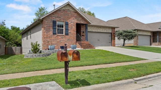 1157 S Maple Grove Avenue, Springfield, MO 65804