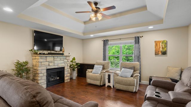 1157 S Maple Grove Avenue, Springfield, MO 65804