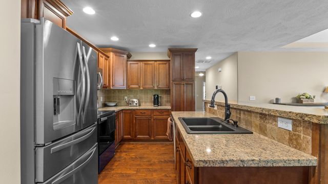 1157 S Maple Grove Avenue, Springfield, MO 65804