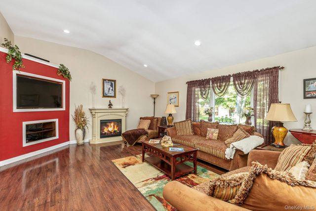 5 Jacqueline Court, Port Jefferson Station, NY 11776