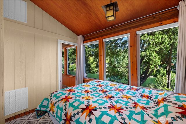 430 E Madrona Pkwy, Grapeview, WA 98546
