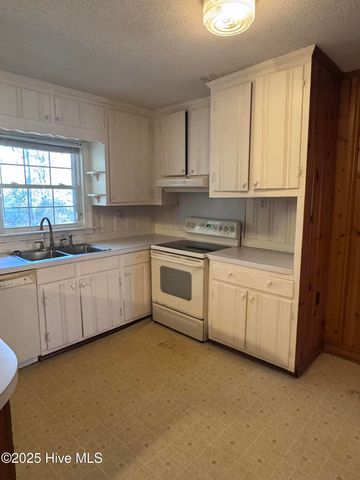 6362 Fairway Drive, Grifton, NC 28530