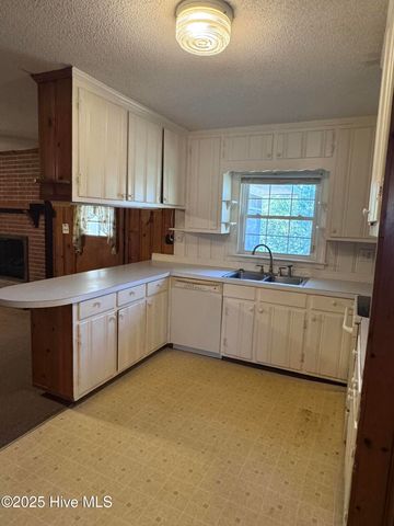 6362 Fairway Drive, Grifton, NC 28530