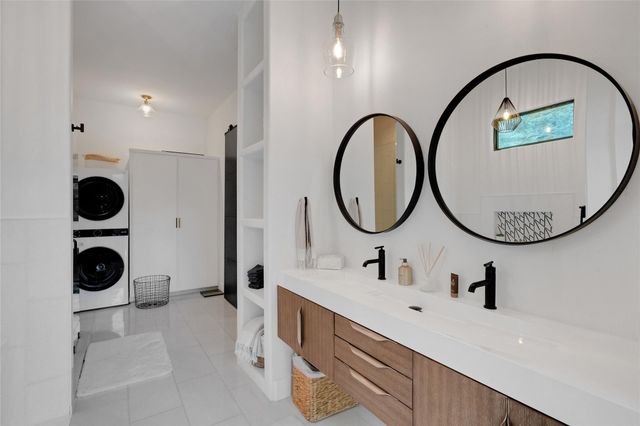 401 Rogart DR, Spicewood, TX 78669