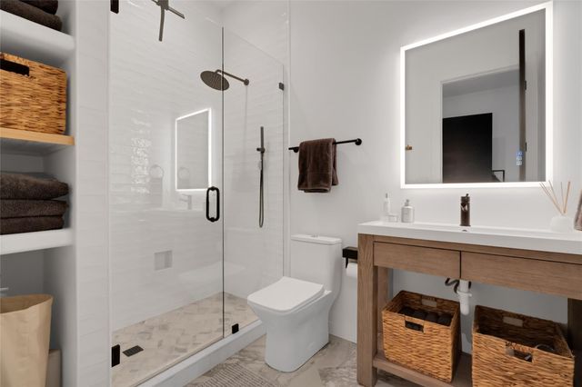 401 Rogart DR, Spicewood, TX 78669