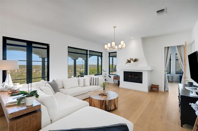 401 Rogart DR, Spicewood, TX 78669