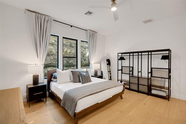 401 Rogart DR, Spicewood, TX 78669