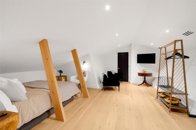 401 Rogart DR, Spicewood, TX 78669