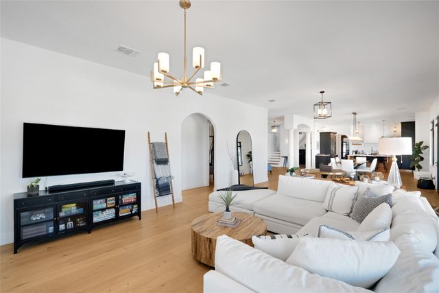 401 Rogart DR, Spicewood, TX 78669