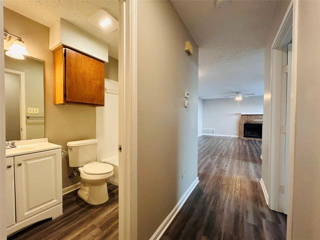 9221 Kempler DR A, Austin, TX 78748