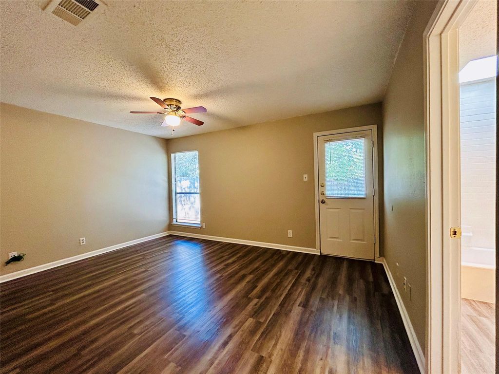 9221 Kempler DR A, Austin, TX 78748