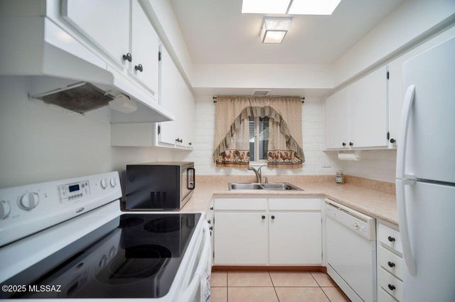 7070 E Calle Del Sol, Tucson, AZ 85710