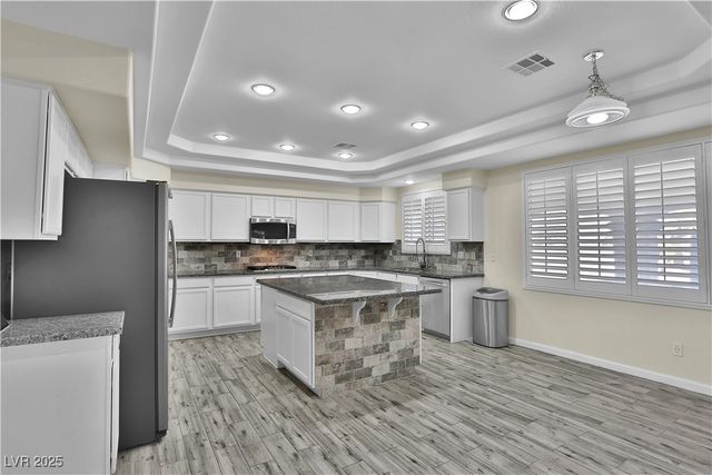 6830 Stone Meadows Avenue, Las Vegas, NV 89142