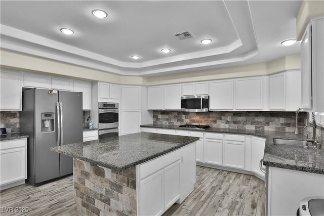 6830 Stone Meadows Avenue, Las Vegas, NV 89142