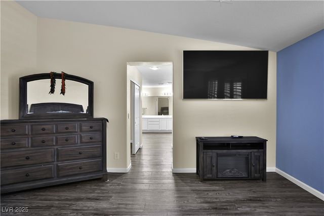 6830 Stone Meadows Avenue, Las Vegas, NV 89142