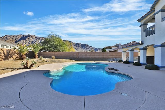 6830 Stone Meadows Avenue, Las Vegas, NV 89142