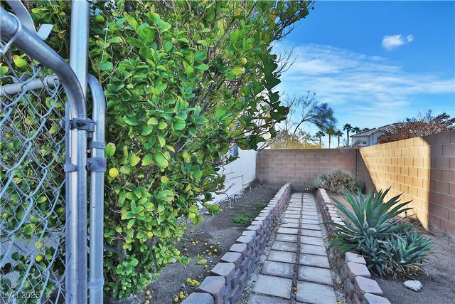 6830 Stone Meadows Avenue, Las Vegas, NV 89142