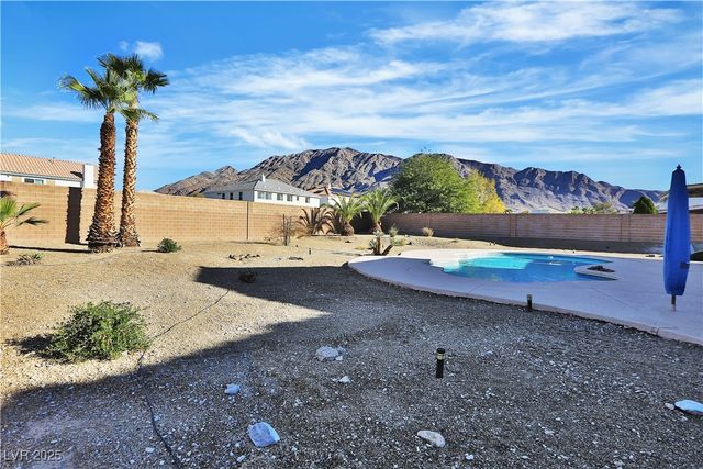 6830 Stone Meadows Avenue, Las Vegas, NV 89142