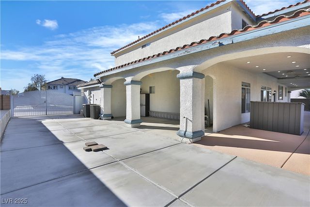 6830 Stone Meadows Avenue, Las Vegas, NV 89142