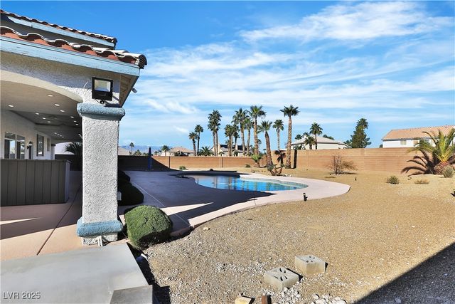 6830 Stone Meadows Avenue, Las Vegas, NV 89142