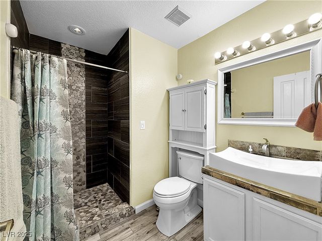 6830 Stone Meadows Avenue, Las Vegas, NV 89142