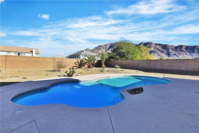 6830 Stone Meadows Avenue, Las Vegas, NV 89142