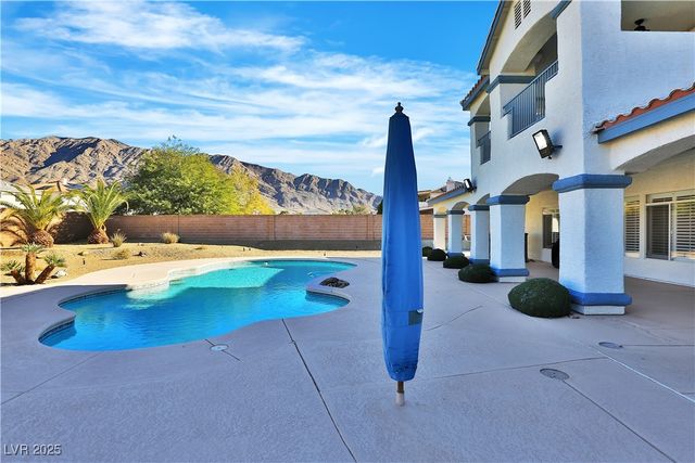 6830 Stone Meadows Avenue, Las Vegas, NV 89142