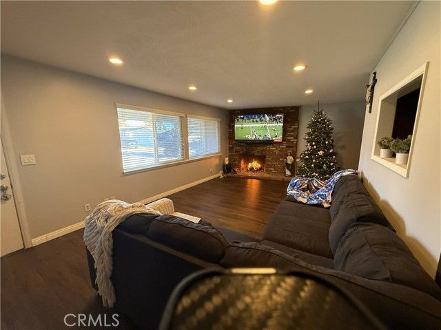 288 Royal Coach, Pomona, CA 91767