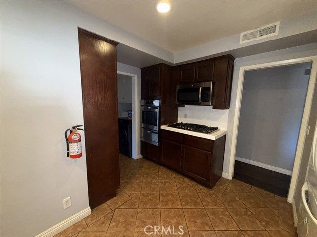 288 Royal Coach, Pomona, CA 91767